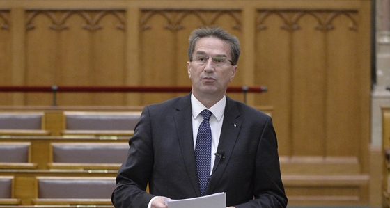 A hét végrehatjó, az oktatási cég és a “víz üzemű motor”