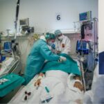 Nincs vége: januártól gigahullámot robbanthat be az omikron-variáns