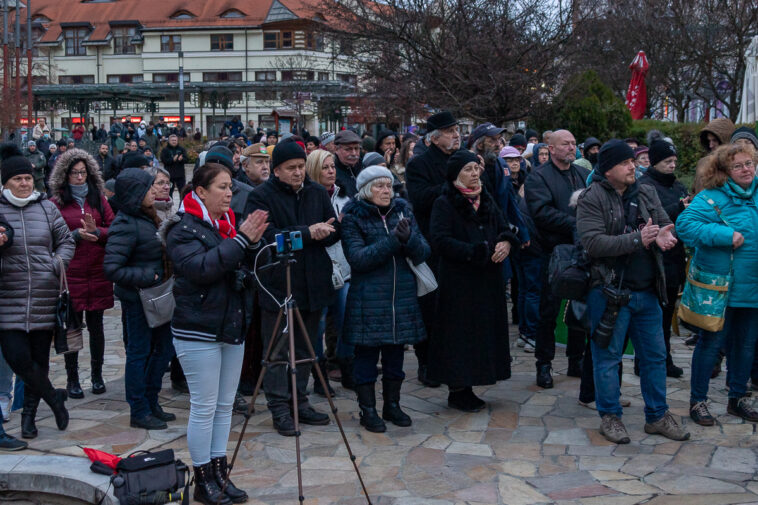 Megmozdult a vidék: több mint ezren tüntettek a kötelező oltások ellen (frissítve)