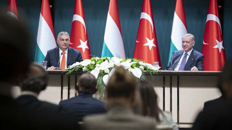 Orbán Viktor beszélt az üzemanyagárak sapkájáról