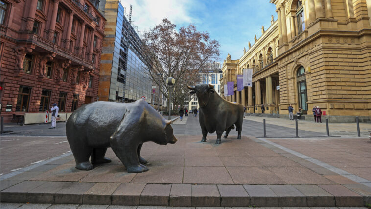 Tovább pörög a gyorsjelentési szezon, fontos napok elé néz a bitcoin