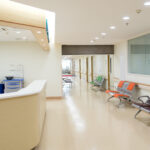 Koronavírus: csendben szigorítanak Magyarországon, Orbán Viktor felvette a harmadik oltást