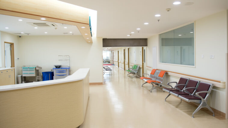 Koronavírus: csendben szigorítanak Magyarországon, Orbán Viktor felvette a harmadik oltást