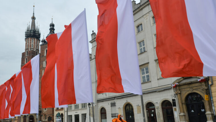 A lengyel kormány meglépte, amit a Fidesz nem mer: kárpótlás jár az oltások mellékhatásaiért