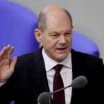 Vérbeli komcsit választottak kancelláruknak a németek, Istenre sem esküdött fel