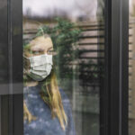 Koronavírus: villámgyorsan terjed az omikron variáns, jöhet a negyedik oltás