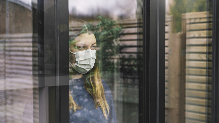 Koronavírus: villámgyorsan terjed az omikron variáns, jöhet a negyedik oltás