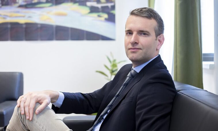 Steiner Attila: a baloldal külföldiek kezére játszotta a közműcégeket, hogy a magyar családokon nyerészkedhessenek