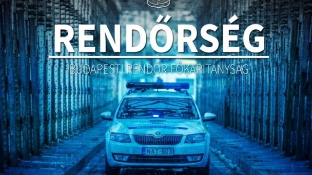 Besurrant egy gyorsétterem pultja mögét, vitte a pénzt, de közben még kiszolgált pár vevőt