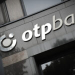 A zuhanás után bevásárolt az OTP részvényeiből a bank vezérigazgató-helyettese