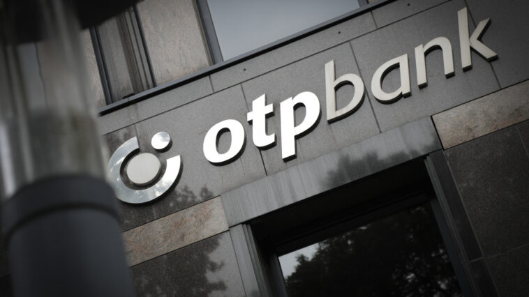 A zuhanás után bevásárolt az OTP részvényeiből a bank vezérigazgató-helyettese