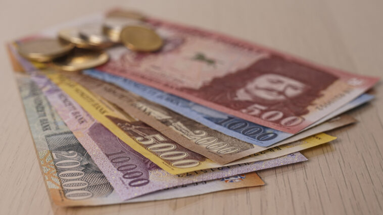 Hajszál híján történelmi forintmélypontot kaptunk a karácsonyfa alá – Van innen visszaút?