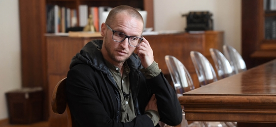 Demeter Szilárd nem venné el a pénzt az “éhenkórász költőktől és íróktól”