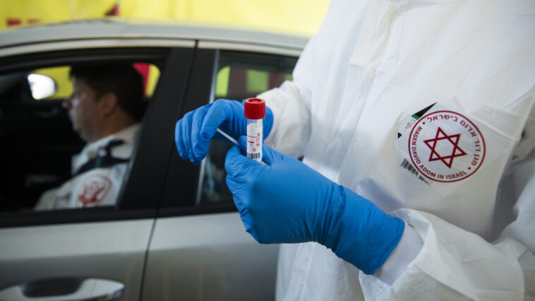 Hiába a magas átoltottság, “jön a soha nem látott mértékű fertőzési vihar”