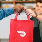 A mérnökök és a vezérigazgató is futárnak áll a Wolt tulajdonosánál