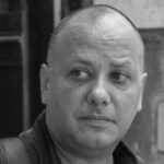 Damu Roland kitiltotta a szüleit a temetéséről