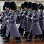 Gyereket lökött fel egy őrjáratozó brit gárdista