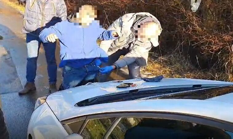 Saját háza előtt ütötték le és verték meg a salgótarjáni férfit, majd kirabolták