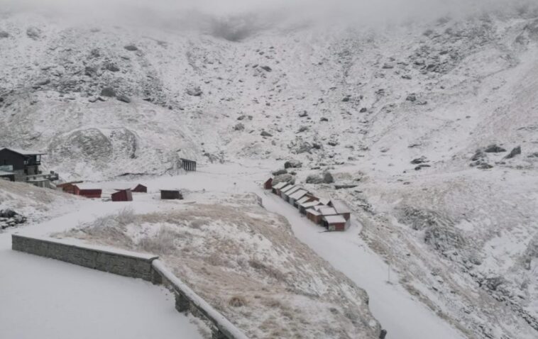 A hegyimentők figyelmeztetik a turistákat, hogy ne járjanak a Fogarasi-havasok lezárt