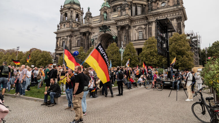 Sosem látott válság felé robog Európa – Eljött a szélsőjobb ideje?