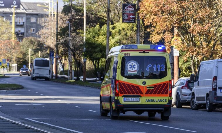 Több mint 10 ezer hívást kaptak a mentők karácsonykor