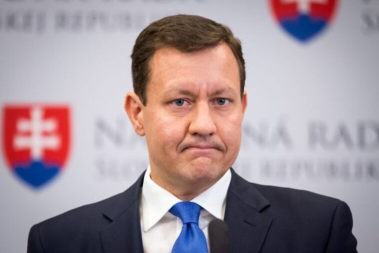 Lipšic kész lemondani, de lépését feltételhez köti