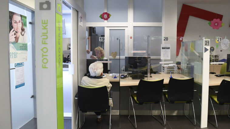 A kormány a rendszámok és a jogosítványok eljárásánál is változtatásra készül