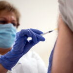 Mintegy 800 ezer vakcinát vásárolt a kormány