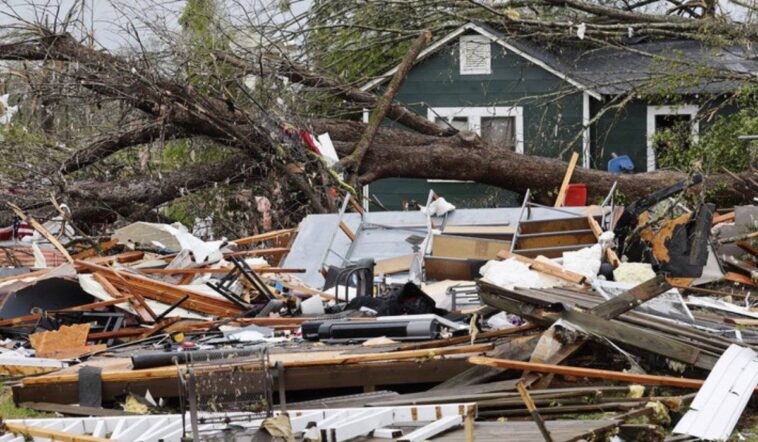 Többen életüket vesztették az Egyesült Államokban végigsöprő tornádókban