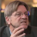 Verhofstadt őrjöng: „Ez őrület, azonnal elvenni Orbán szavazati jogát!”