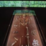 Kiderült kik voltak a 9.000 éves sírban