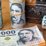 Ütik a forintot: 383 felett is járt az árfolyam