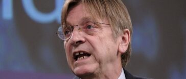 Bepöccent Verhofstadt, irományban ment neki Von der Leyen Bizottságának