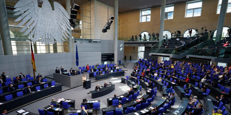 Hatalmas választási botrány Németországban: részben meg kell ismételni a parlamenti választást