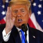 Donald Trump kíméletlenül kigúnyolta Emmanuel Macront és Joe Bident