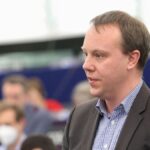 Daniel Freund szerint el kell venni a magyarok szavazati jogát, de azért Orbán az autokrata