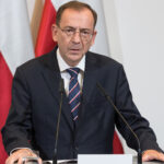 Letartóztatták a volt lengyel belügyminisztert és a belügyminiszter-helyettest