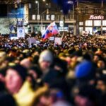 Ezrek tiltakoztak az ország több városában a kormány lépései ellen