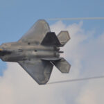 Megszólalt a szakértő: ezért bombázott egyszerre az Egyesült Államok és Nagy-Britannia