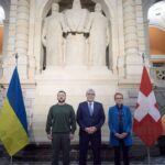 Svájcba utazott Zelenszkij