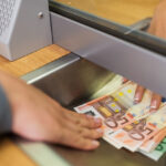 Nem tud kimozdulni a forint a 380 körüli holtpontról?