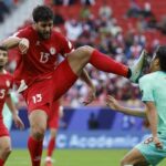 Brutálisan arcon rúgták a focistát, de a bíró reakciója még ennél is sokkolóbb