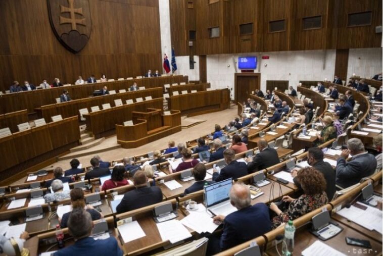 Felmérés: Januárban a SMER-SD nyerné a parlamenti választást