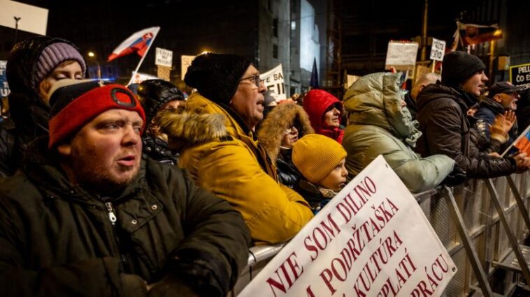 A városi és az állami rendőrség is felügyel a biztonságra a pozsonyi tüntetésen