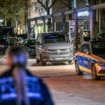 Túszokat ejtett egy fegyveres egy németországi kávézóban, majd menekülni próbált, de elfogták