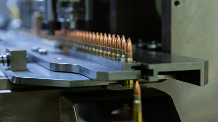 Brüsszel beindítja a hadi gépezetet, az EU elkezdi önteni a pénzt a fegyverkezésbe