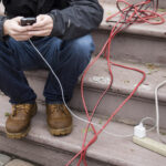 Ezért lehet nagyon veszélyes a telefon töltése nyilvános helyen