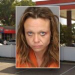 Meztelenül, egy késsel támadt a benzinkutasra egy nő Floridában