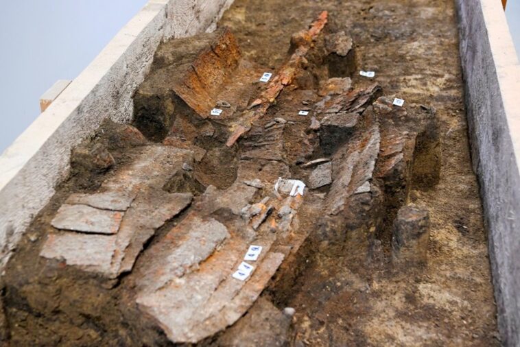 Teljes fegyverzetű, avar harcos maradványait tárták fel a debreceni Déri Múzeum régészei