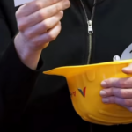 Egy A-Híd Zrt. feliratú sisakból húzta ki Karácsony Gergely a neki szegezett kérdéseket